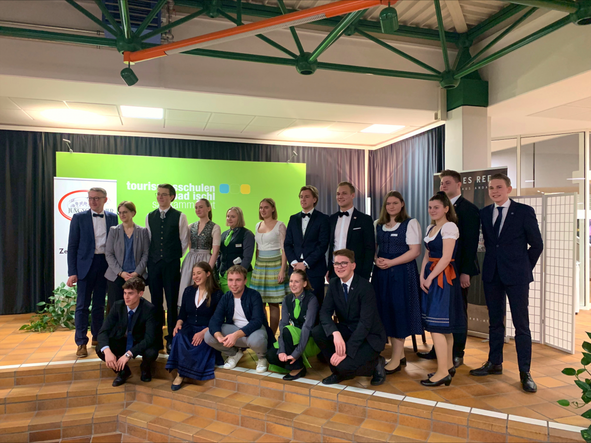 Gastgeber und Kandidat*innen