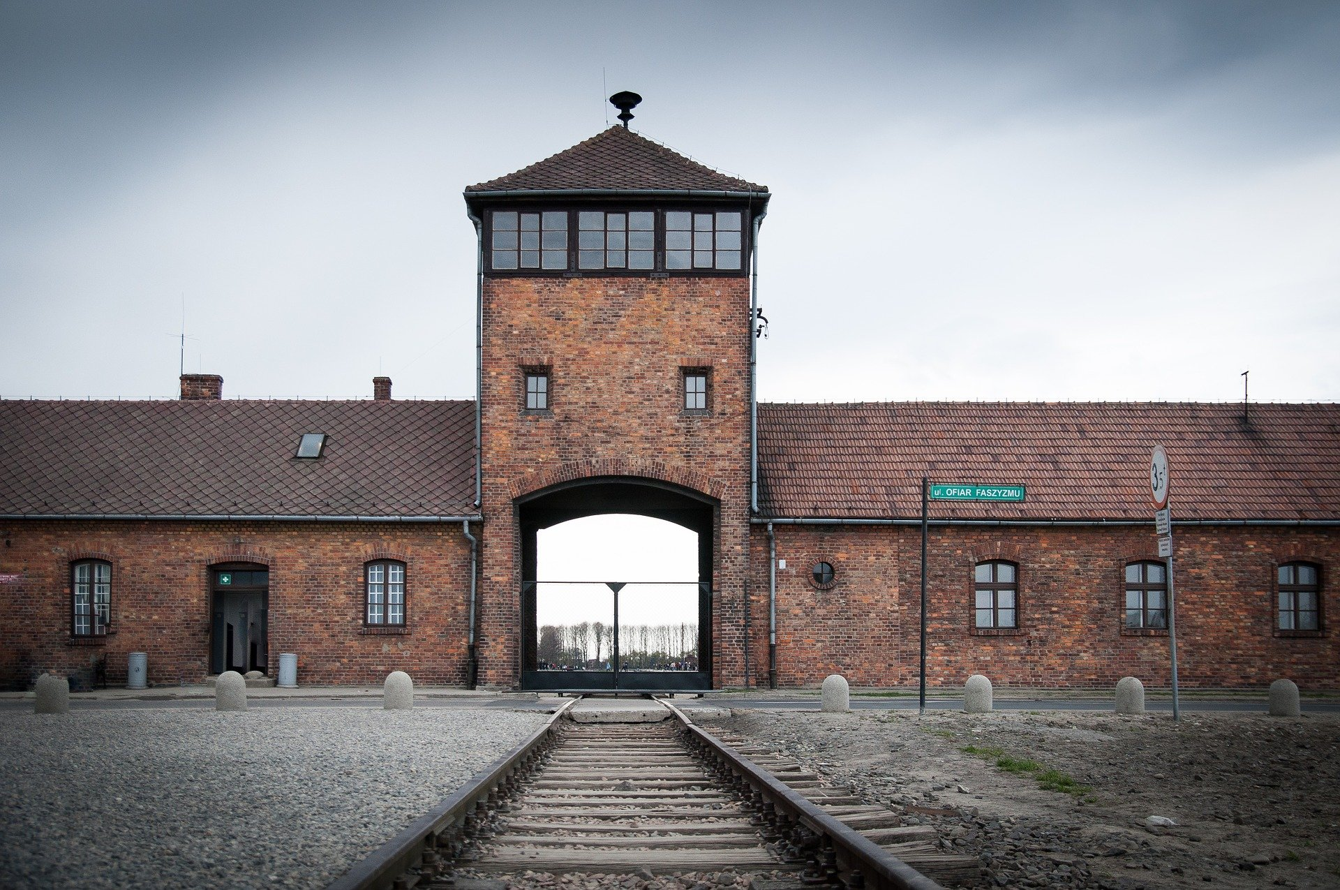 Einfahrt Auschwitz