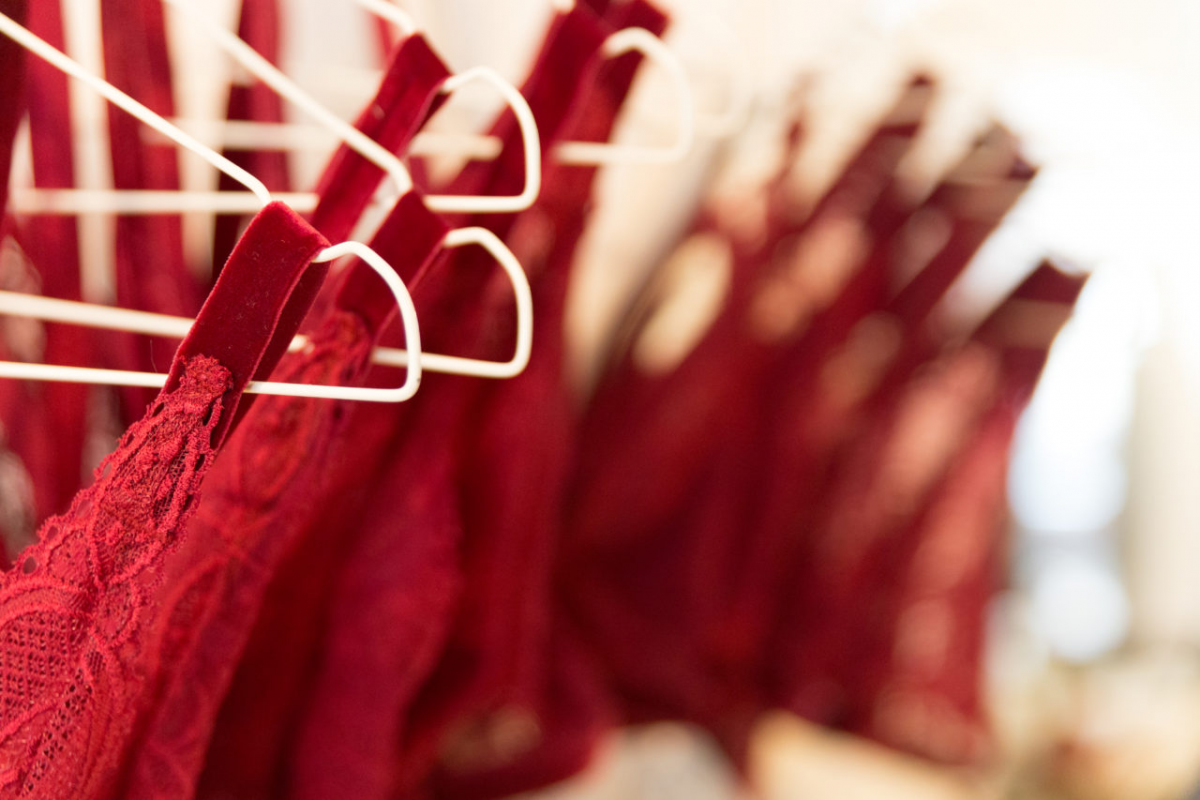 Kleiderbügel mit Wäsche